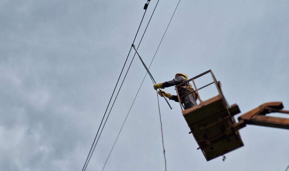 ponad-tisyachu-rodin-na-kijivshchini-znovu-zi-svitlom-energetiki-dtek-kijivski-regionalni-elektromerezhi-vidnovili-elektropostachannya-pislya-vorozhih-atak-1