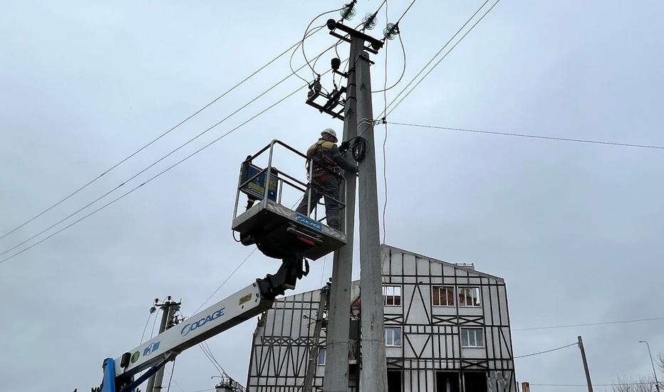 za-dobu-energetiki-dtek-kijivski-regionalni-elektromerezhi-vidnovili-elektropostachannya-dlya-mayzhe-6-tisyach-rodin-kijivshchini-pislya-vorozhih-atak-1