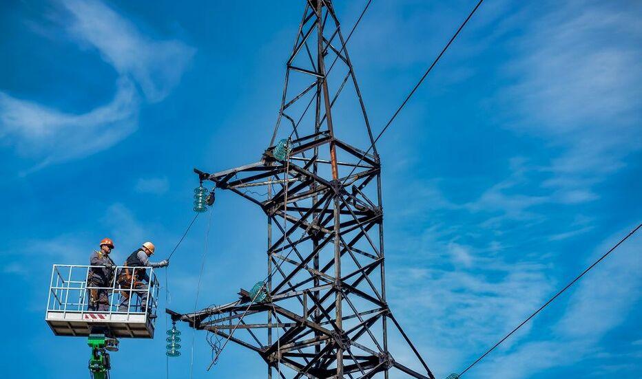 pid-vognem-zaradi-svitla-energetiki-dtek-kijivski-regionalni-elektromerezhi-vidremontuvali-mayzhe-10-tis-km-poshkodzhenih-liniy-za-dva-roki-povnomasshtabnoji-viyni-2